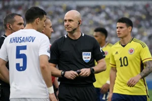 Anthony Taylor: Schiedsrichter bei Usbekistan vs Kolumbien WM 2026
