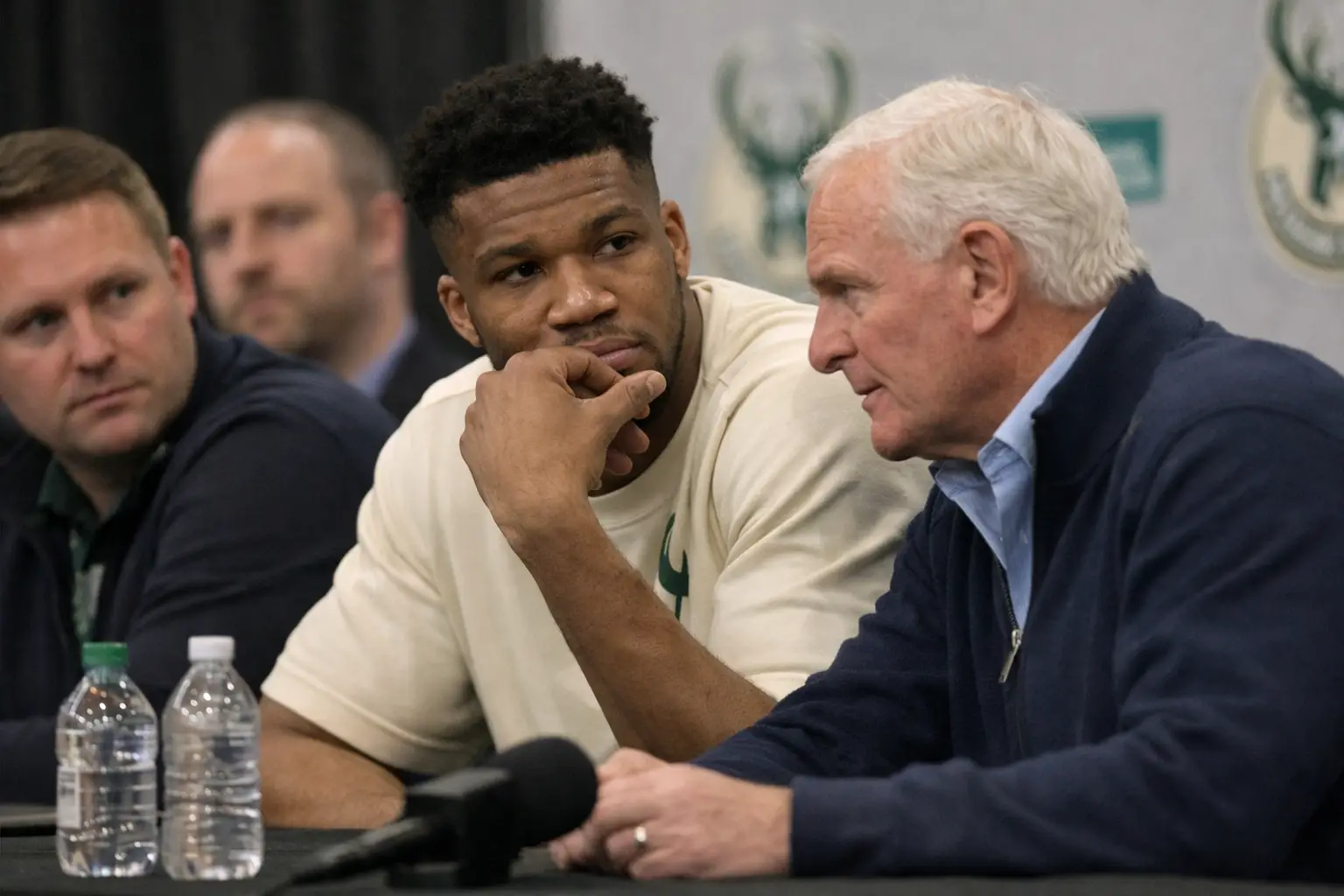 Bucks setzen Frist für Giannis Antetokounmpo-Entscheidung
