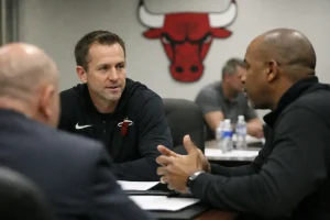 Bulls streben Heat-Assistenten als neuen Cheftrainer an
