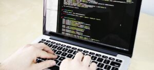 csm_Laptop_Code_Haende_neu_e7b1ad2b82