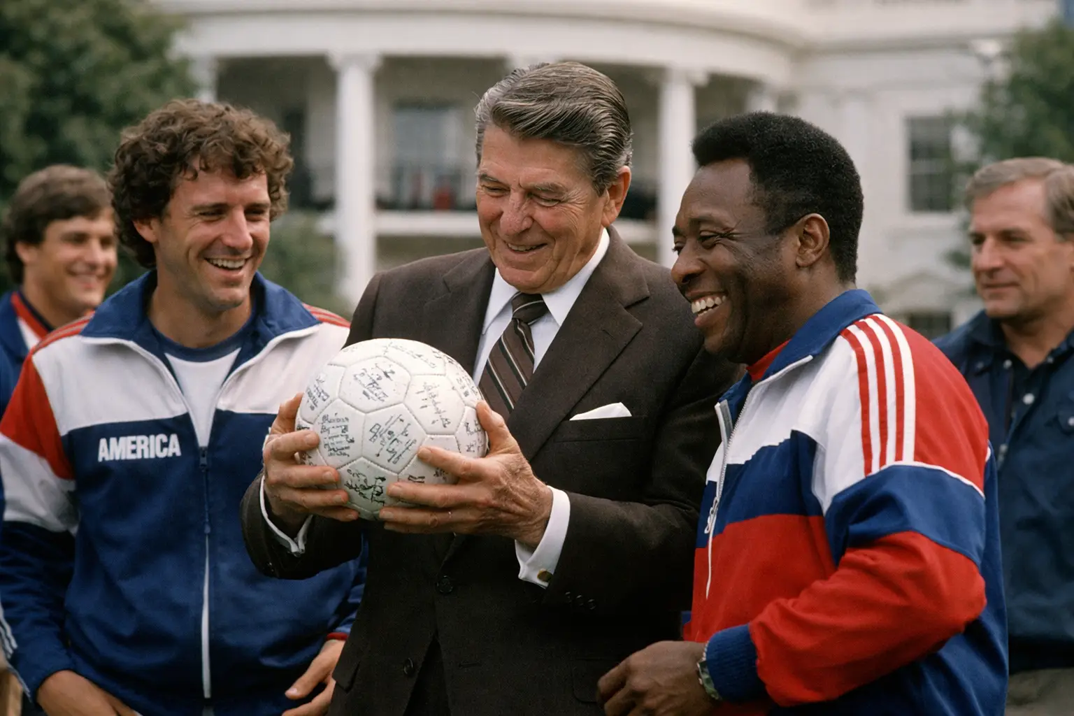 Das vergessene Versprechen von 1983: Ronald Reagan und die WM-Trophäe