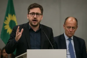 Grünen-Chef teilt aus: Banaszak: Merz erzählt Leuten "einen Scheiß"