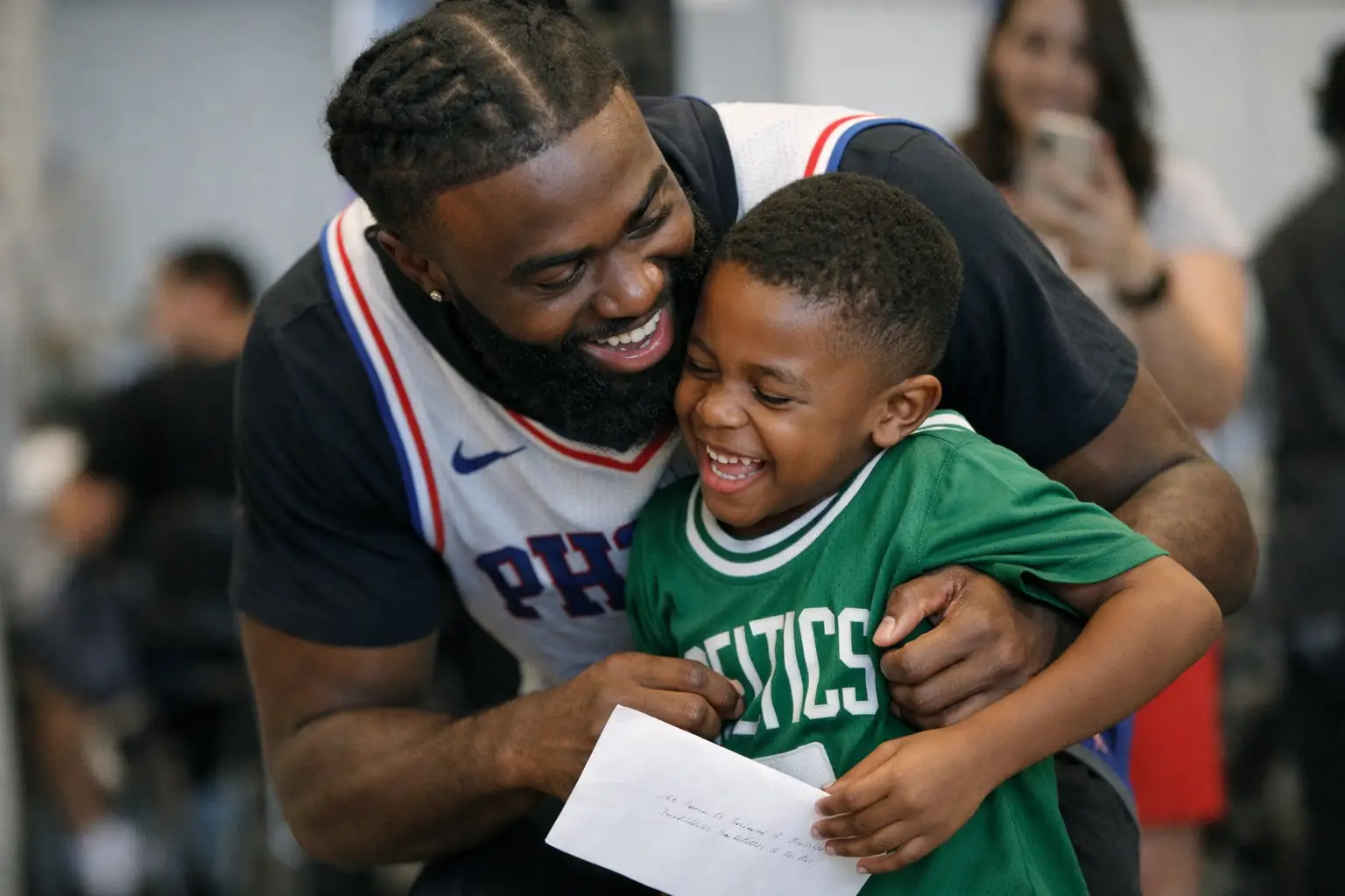 Jaylen Browns herzliche Begegnung mit jungem Fan nach Trade