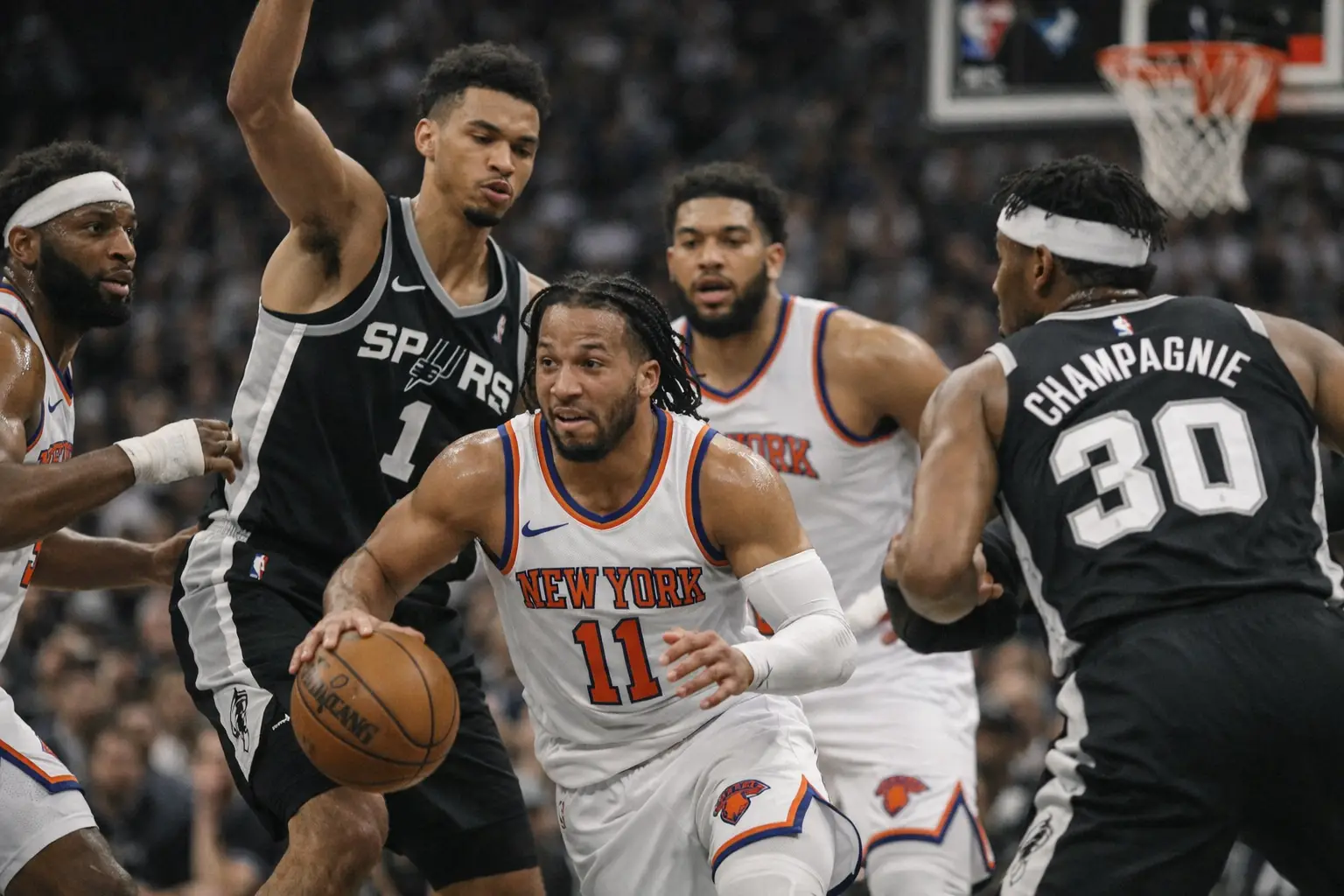 Knicks feiern starke Aufholjagd und Sieg in Spiel 1