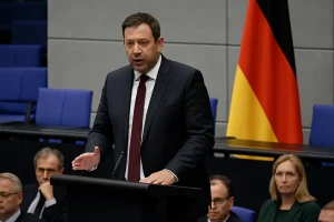 Mehr Schulden, mehr Verteidigung: Kabinett gibt Klingbeils Haushaltsentwurf grünes Licht