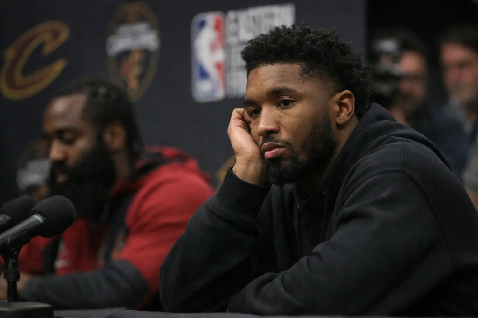 Mitchells Reaktion auf James-Gerüchte nach Knicks-Sweep im ECF