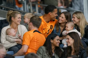 Niederländische WAGs: Die Partnerinnen der Oranje-Stars bei der WM 2026
