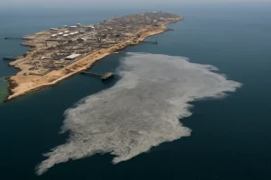 Verschmutzung groß wie Ammersee: Rätselhafter Ölteppich umgibt iranische Insel Kharg