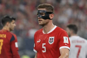 Warum trägt Österreichs Stefan Posch im WM-Spiel gegen Spanien eine Maske?