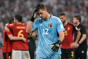 Wer ist Senne Lammens, der belgische Torwart von Manchester United mit dem WM-Fehler?