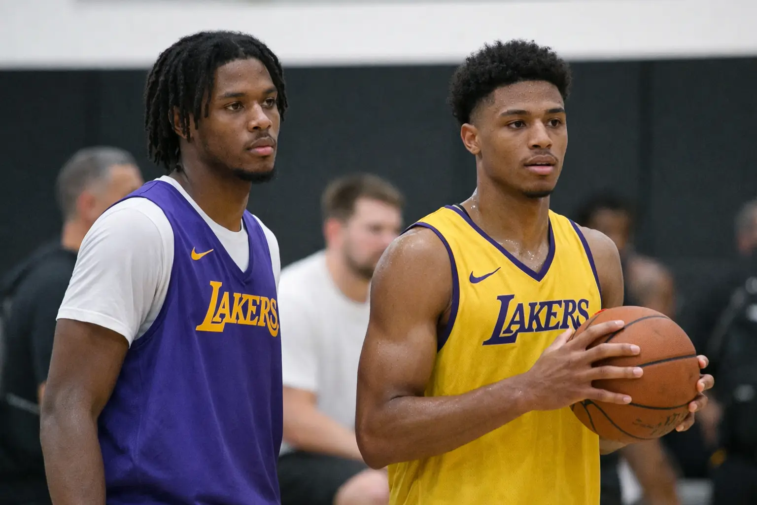 Wie füllen die Lakers ihre größte Teamlücke effektiv?